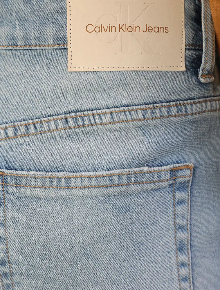 BERMUDA FEM CKJ JEANS ALONGADA 5 POCKETS AZUL CLARO