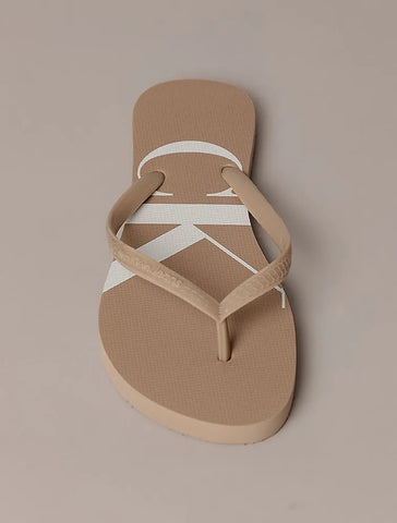 CHINELO CKJ FEM LOGO CORRIDO CK CAQUI CLARO