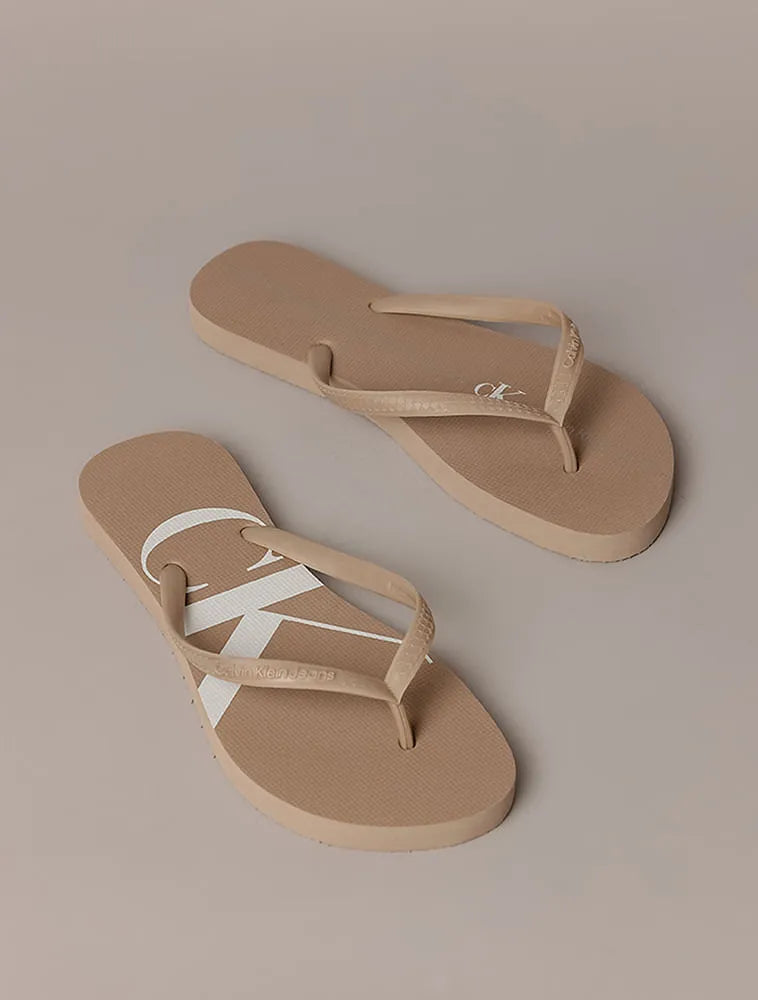 CHINELO CKJ FEM LOGO CORRIDO CK CAQUI CLARO