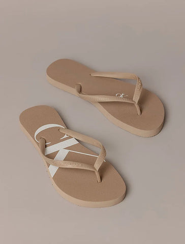 CHINELO CKJ FEM LOGO CORRIDO CK CAQUI CLARO