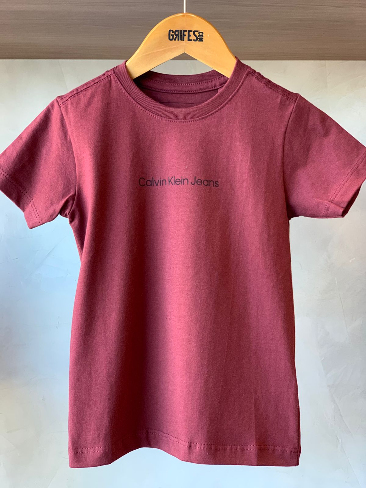 CAMISETA CKJ KIDS MC LOGO CENTRALIZADO BORDO