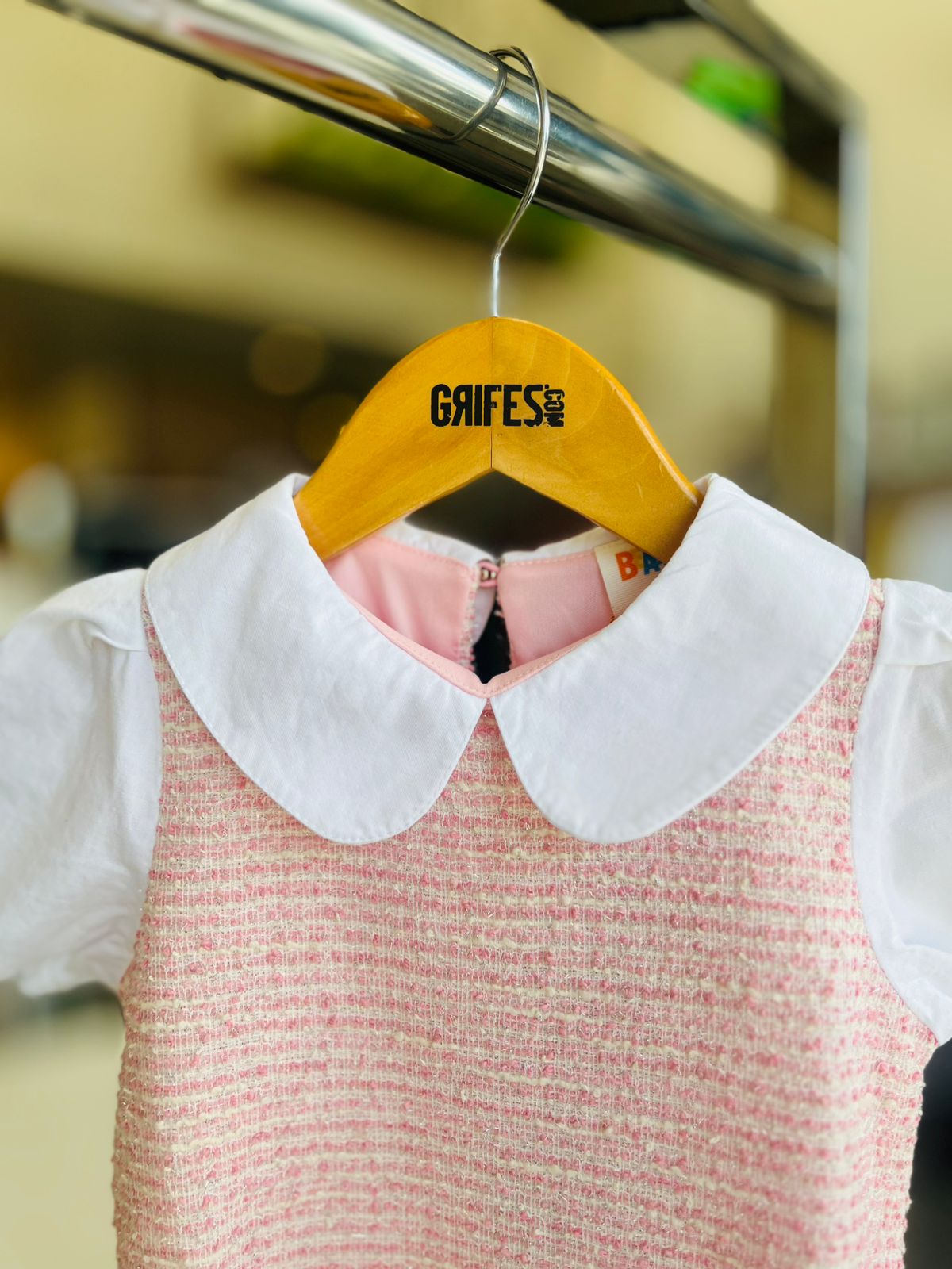 VESTIDO TWEED MODELO RETO E GOLA ALFAIAT ROSA CLARO