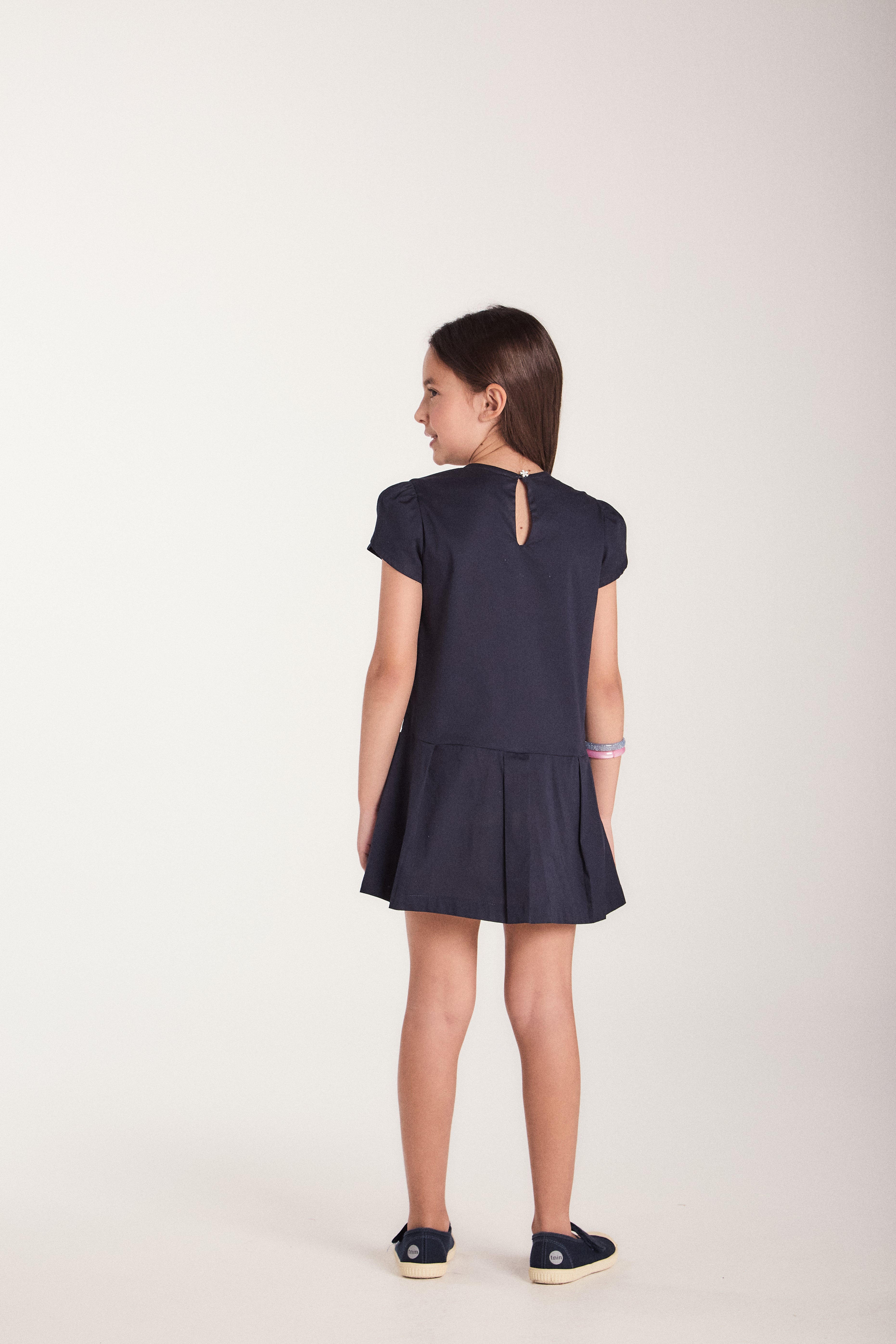 VESTIDO TRICOLINE DET PREGAS C LACO MARINHO