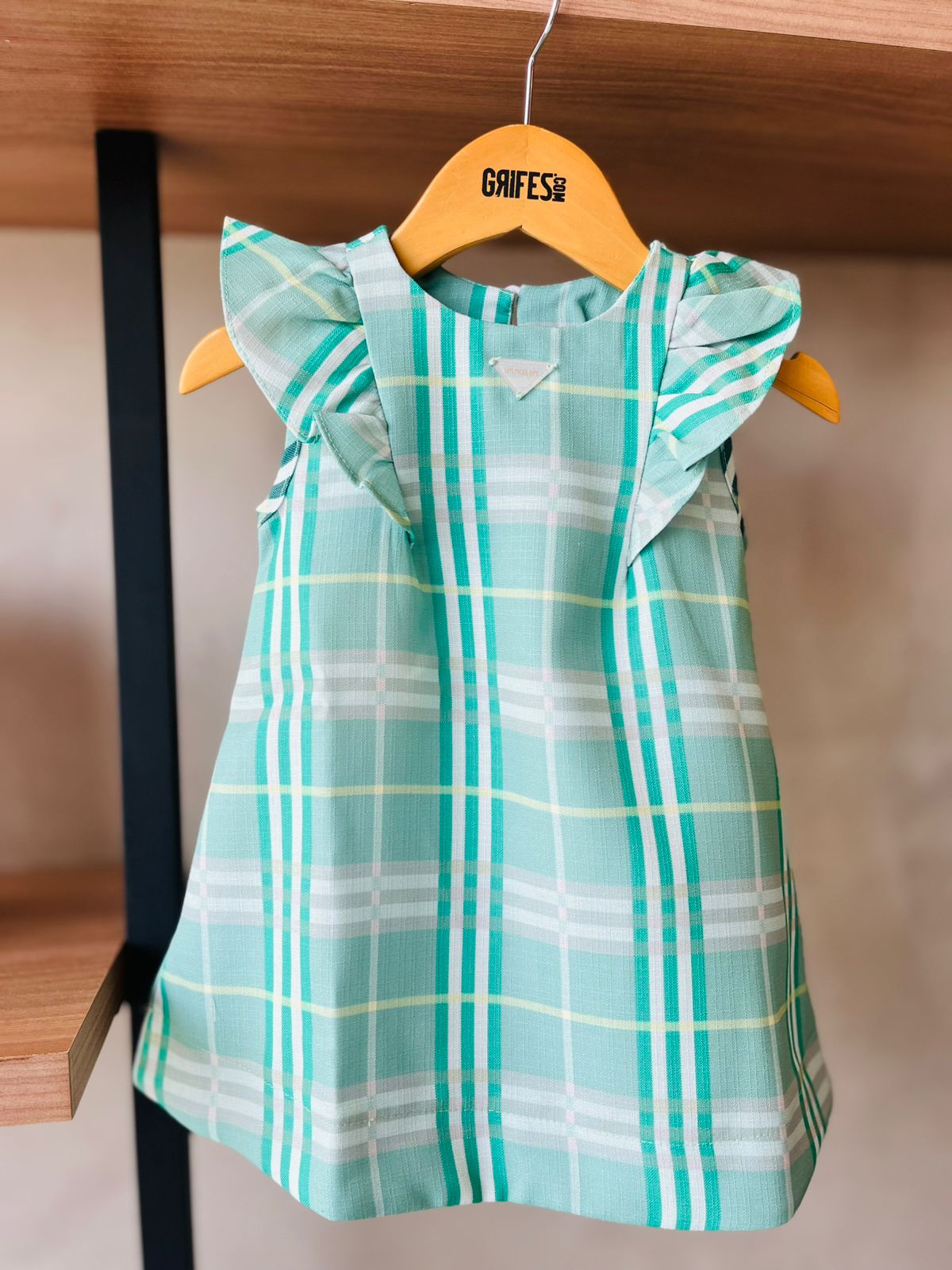 VESTIDO EVASE NA ANARRUGA LISTRADA VERDE CLARO