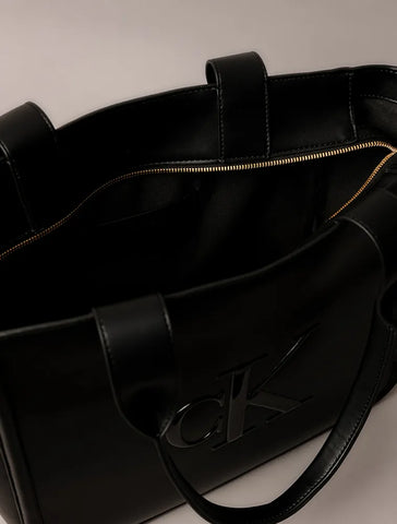 BOLSA CKJ FEM TOTE LOGO REISSUE PRETO