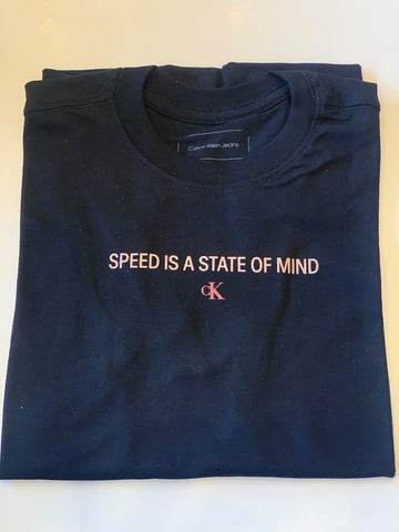 CAMISETA CKJ KIDS MAS SPEED IS A SKATE PRETO