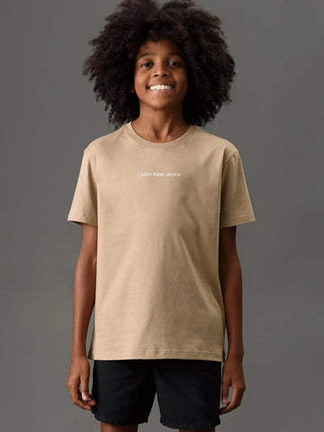 CAMISETA CKJ KIDS MC LOGO CENTRALIZADO CAQUI MEDIO