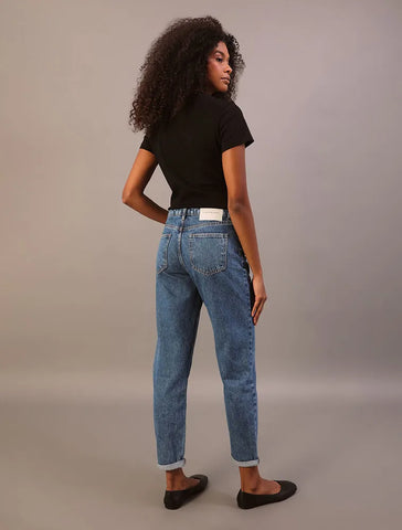 CALCA CKJ FEM JEANS MOM 5 POCKETS AZUL CLARO