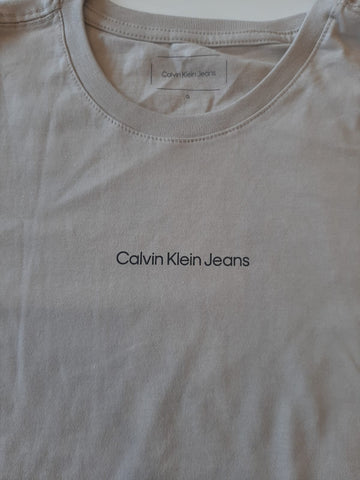 CAMISETA CKJ MAS ML LOGO CENTRALIZADO CAQUI CLARO