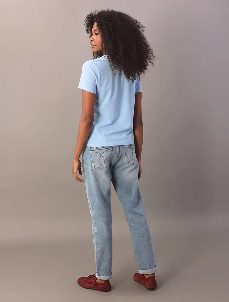 BLUSA CKJ FEM MC REISSUE CENTRALIZADO AZUL CLARO