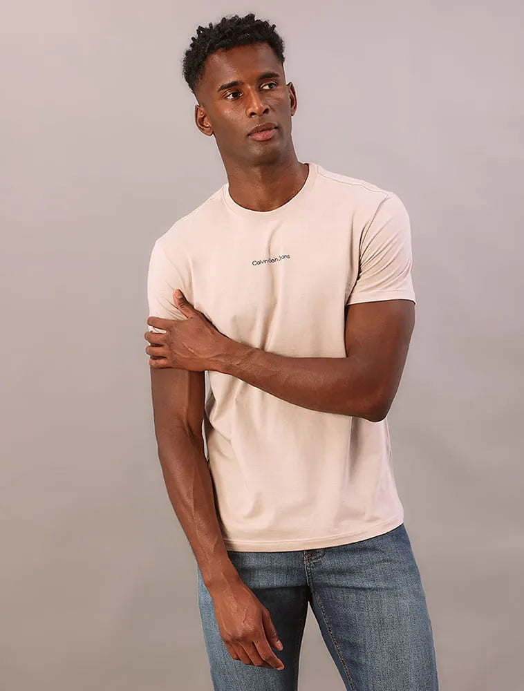 CAMISETA MC CKJ MASC LOGO CENTRALIZADO CAQUI CLARO
