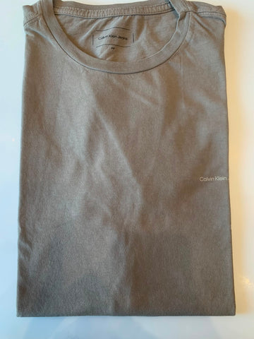 CAMISETA CKJ MAS MC LOGO BASICO PEITO CAQUI MEDIO