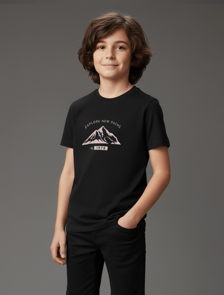 CAMISETA MC CKJ KIDS MAS MOUNTAINS PRETO