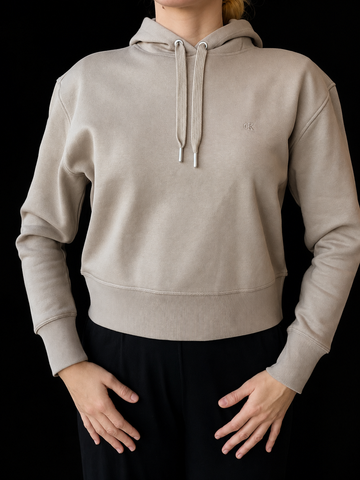 MOLETOM CKJ FEM LOGO REISSUE CAQUI MEDIO