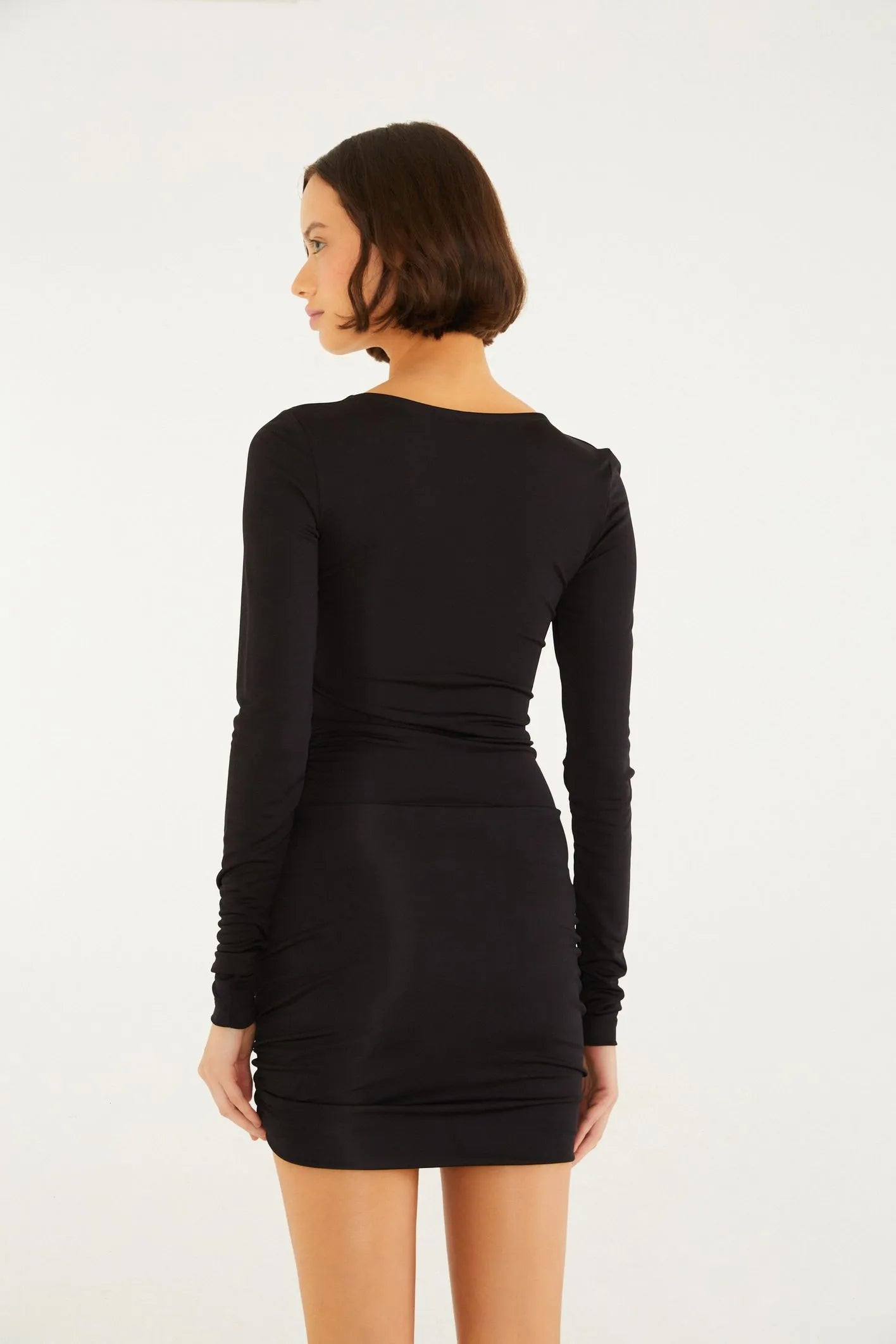 VESTIDO CURTO ML DRAPEADO FARM PRETO