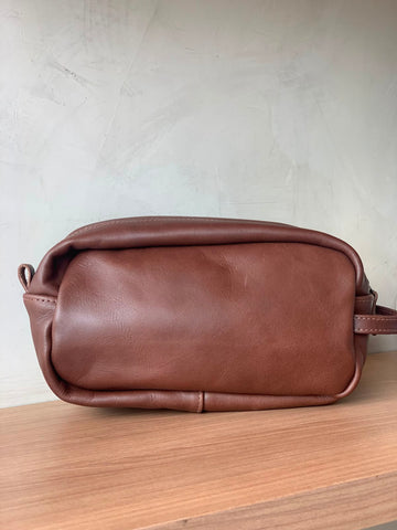 NECESSAIRE COURO BRENDON MARROM
