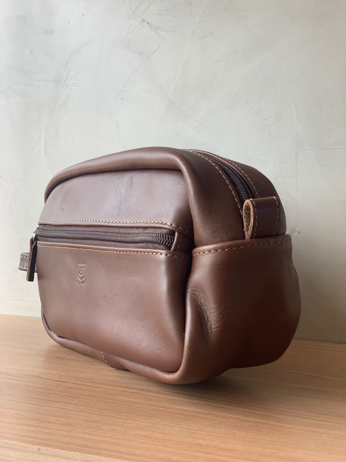 NECESSAIRE COURO BRENDON MARROM