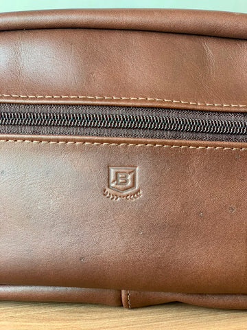 NECESSAIRE COURO BRENDON MARROM