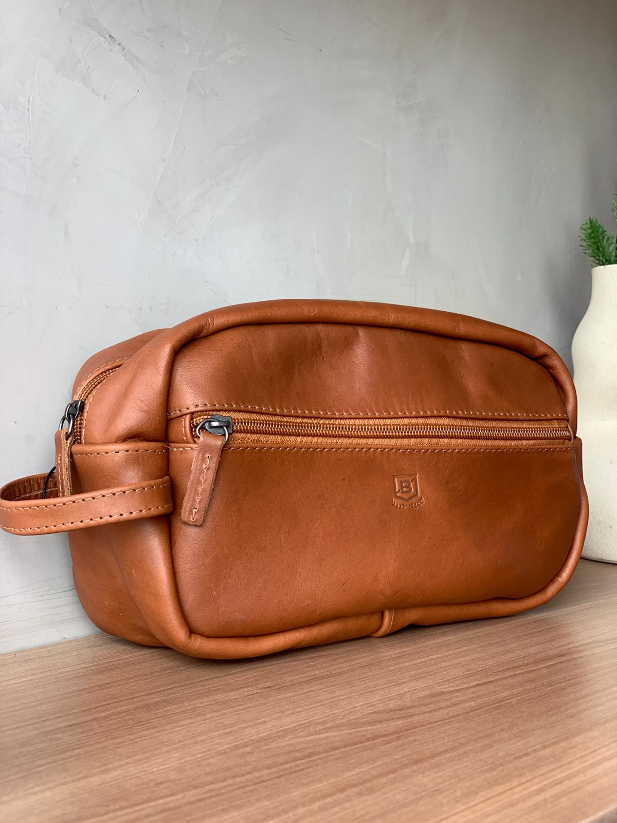 NECESSAIRE COURO BRENDON CARAMELO