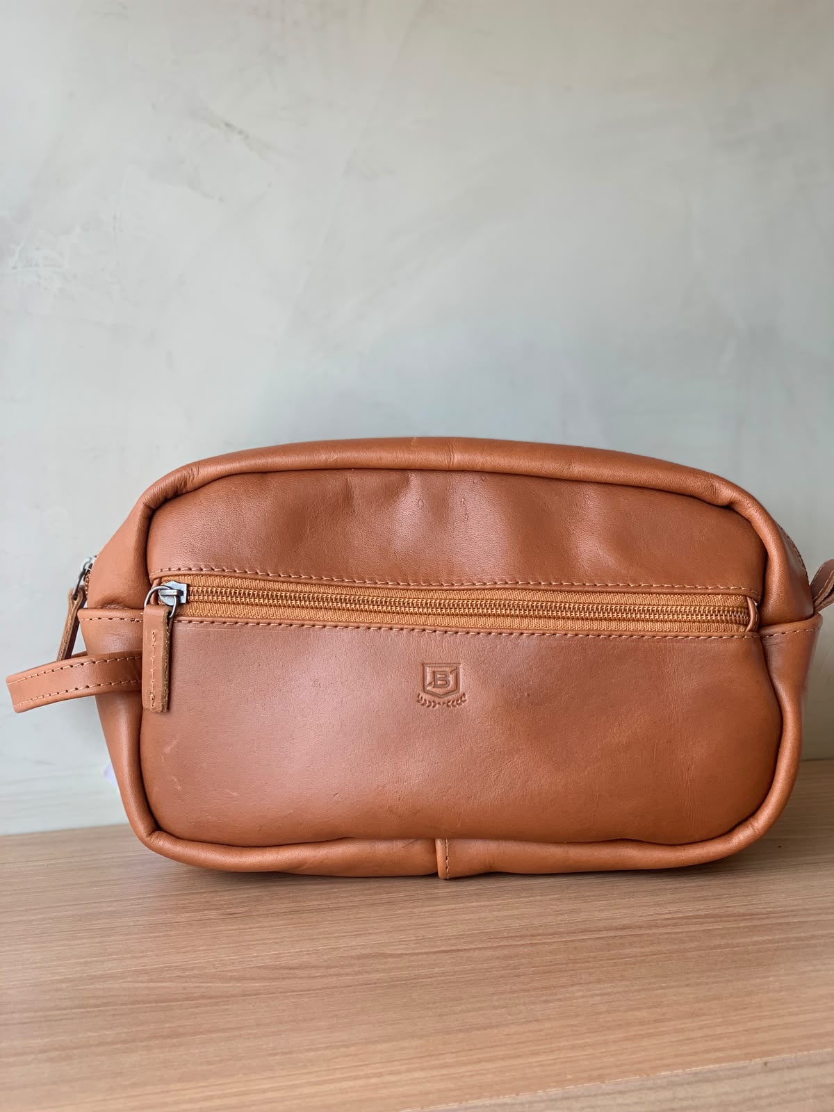 NECESSAIRE COURO BRENDON CARAMELO