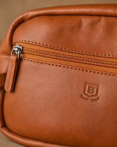 NECESSAIRE COURO BRENDON CARAMELO