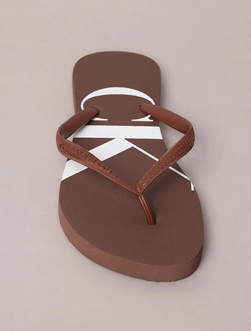 CHINELO CKJ FEM LOGO CORRIDO CK MARROM