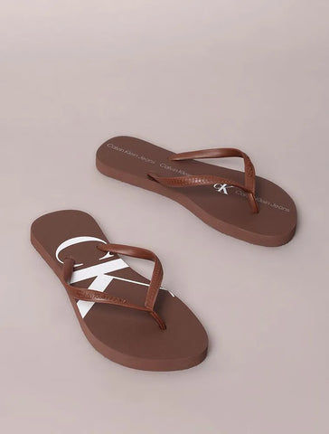 CHINELO CKJ FEM LOGO CORRIDO CK MARROM