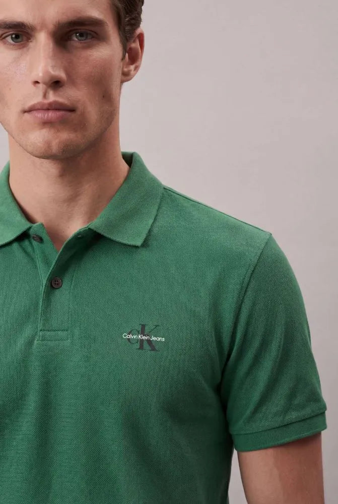 POLO CKJ MASC MC LOGO RE ISSUE PEITO VERDE