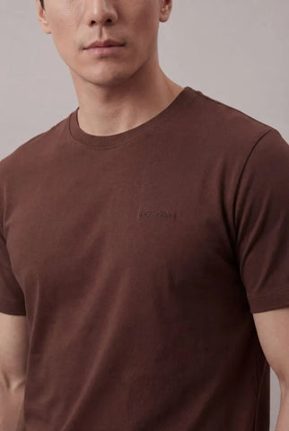 CAMISETA CKJ MAS MC LOGO BASICO PEITO MARROM