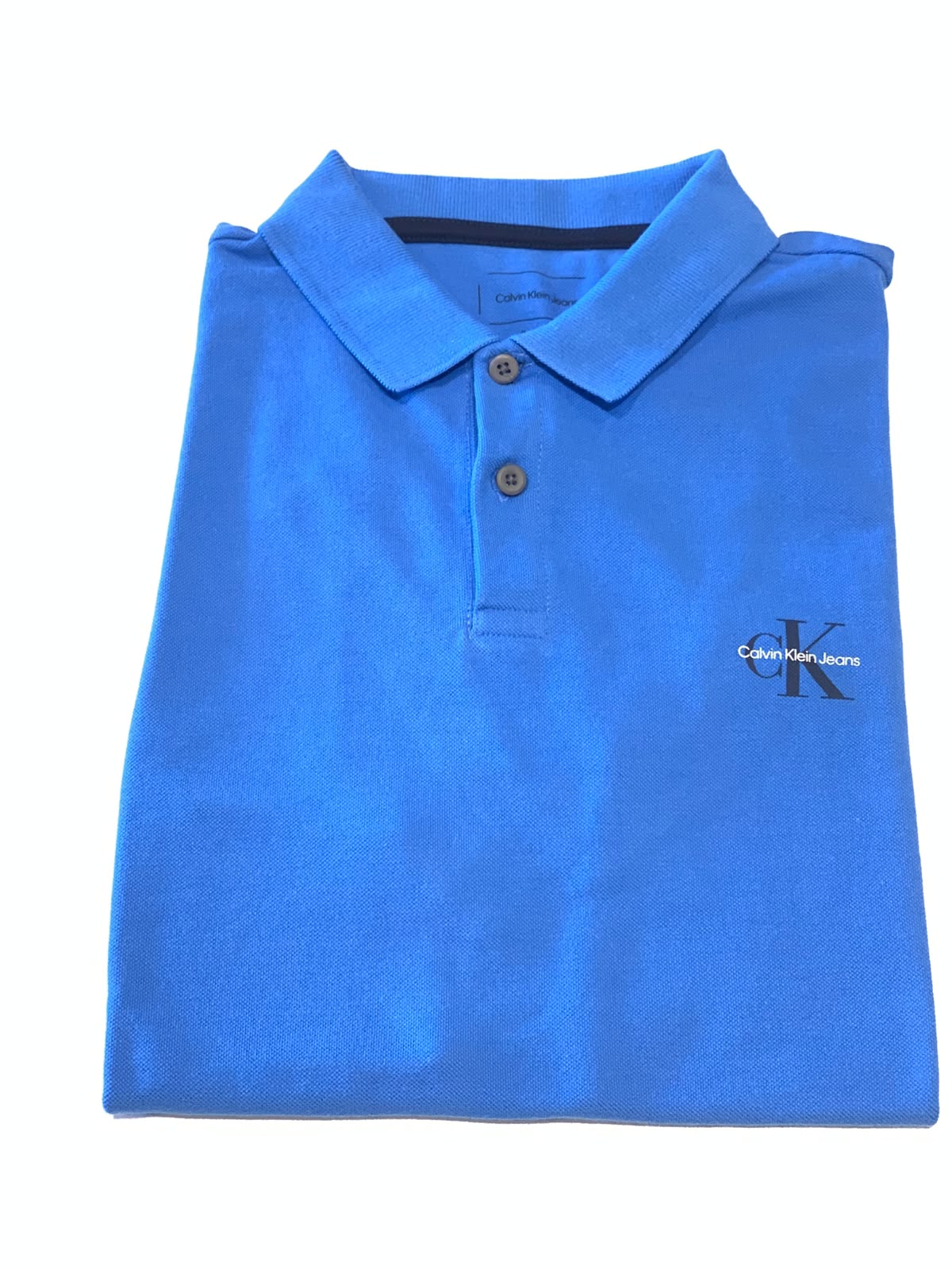 POLO CKJ MASC MC LOGO RE ISSUE PEITO AZUL MEDIO