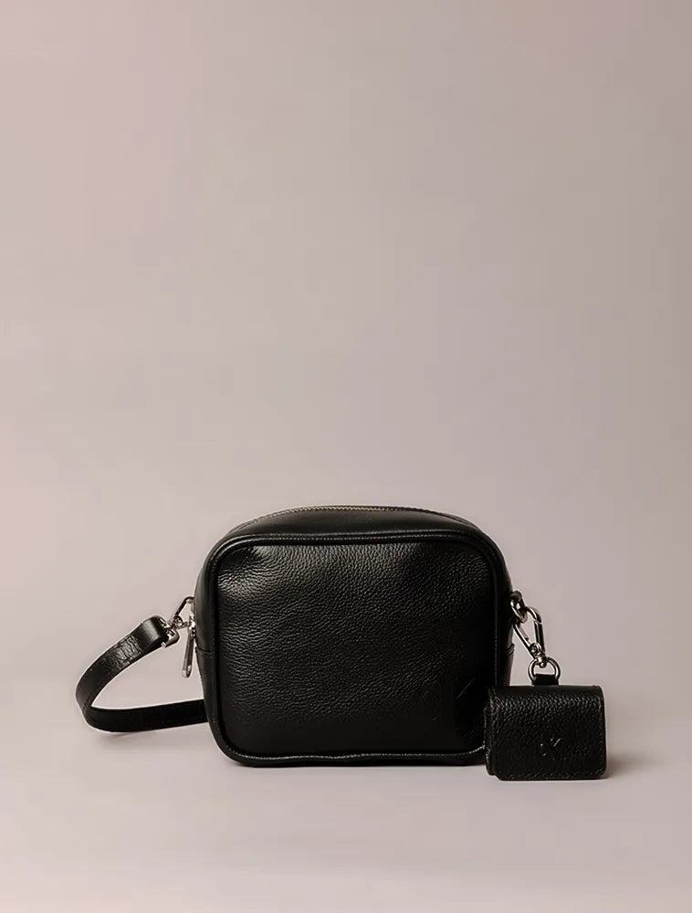 BOLSA CKJ FEM CAMERA BAG CHAVEIRO PRETO