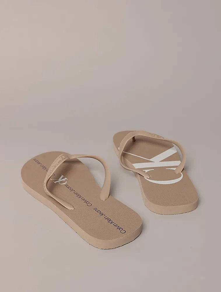 CHINELO MAS CKJ LOGO CORRIDO CK CAQUI CLARO
