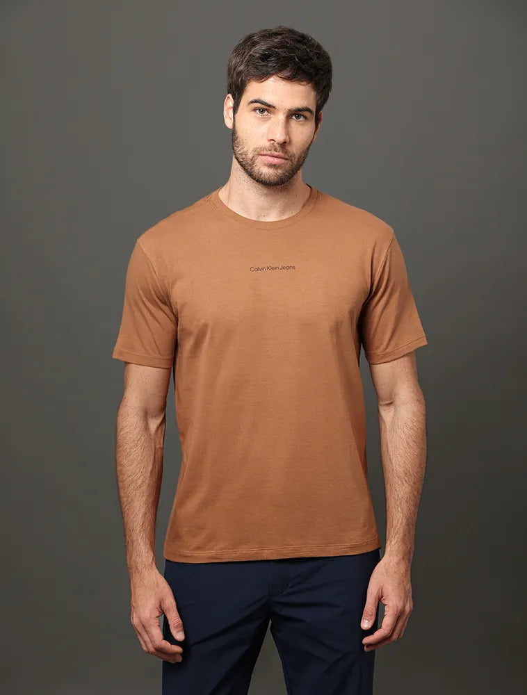 CAMISETA MC CKJ MASC LOGO CENTRALIZADO HAVANA