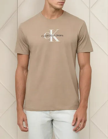 CAMISETA MC MAS CKJ RE ISSUE CAQUI CLARO
