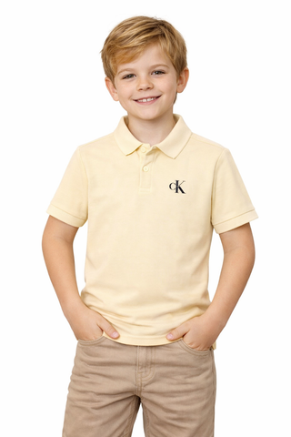 POLO CKJ KIDS MAS LOGO RE ISSUE PEITO AMARELO MANTEIGA